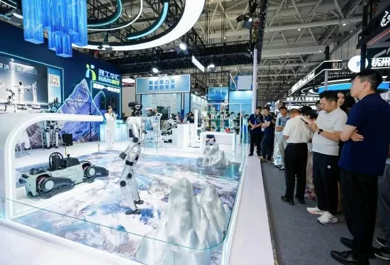 理工华汇携多形态机器人产品亮相世界机器人大会，新一代人形机器人SR10即将发布