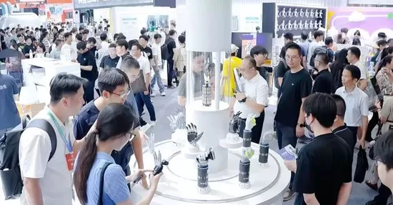 灵巧手，站上量产前夜