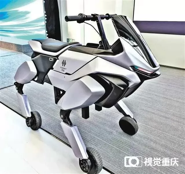 机器人赛场狂飙 这些“选手”和重庆有渊源