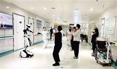 医院“新员工”具身智能机器人“上岗”