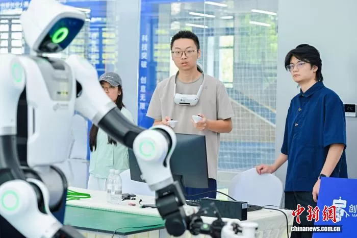 全国百余支团队在渝竞逐智能仿生机器人决赛 聚焦13个赛道