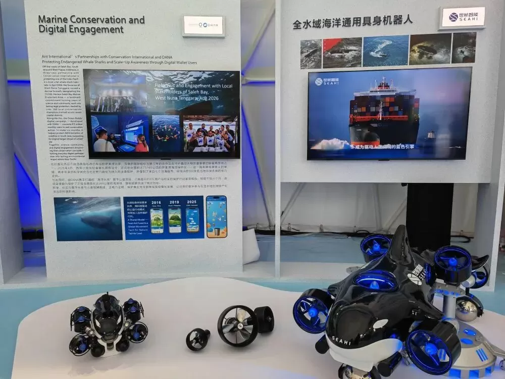 世航智能展示“虎鲸”海洋通用机器人。新华社记者 桑彤 摄